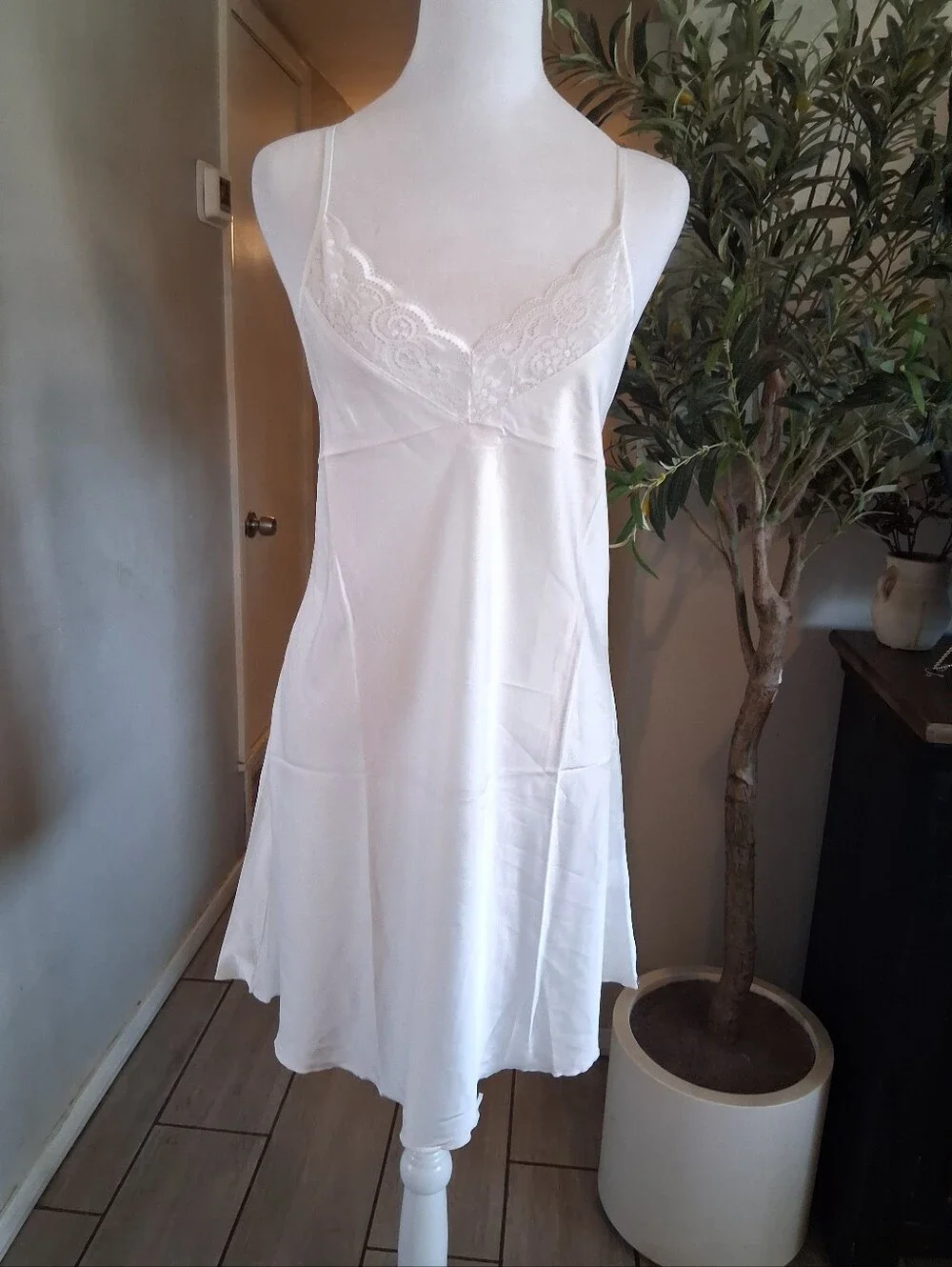 Classic Ivory Lace-Trim Slip Dress - Women Intimates & Sleepwear SzXL Adjustable